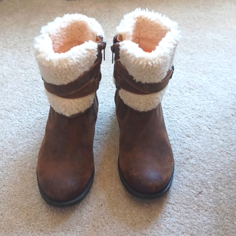 UGG | NWOT Brown Leather and Cream Sherpa Winter Boots Size 7.5